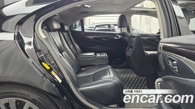 Lexus LS 2014 thumb 12