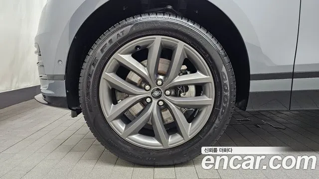 Land Rover Range Rover Velar 2025 thumb 4