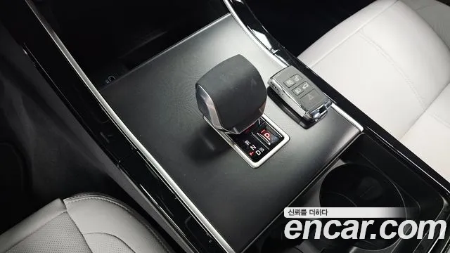 Land Rover Range Rover Velar 2025 thumb 8