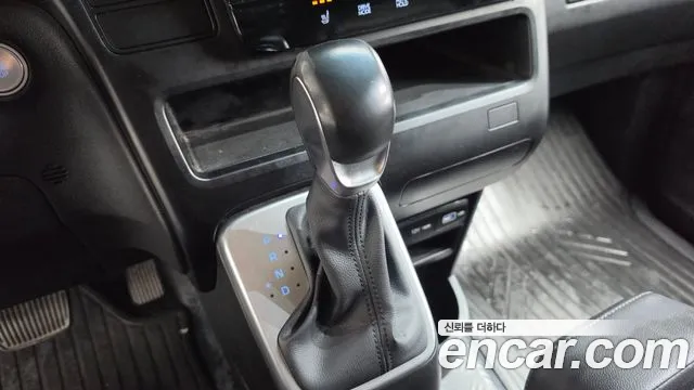 Hyundai Staria 2021 thumb 9