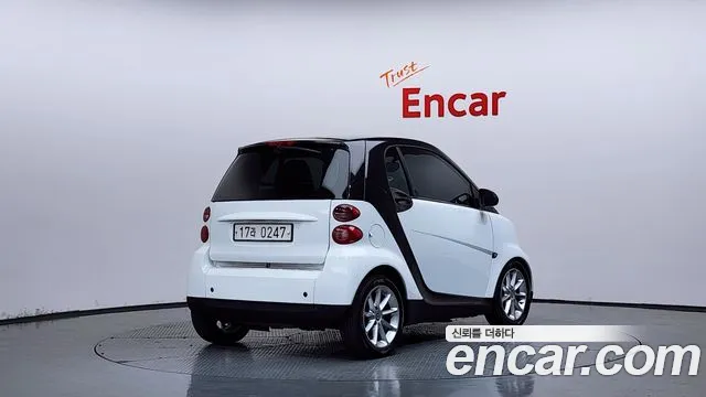 Smart Fortwo 2011 thumb 2