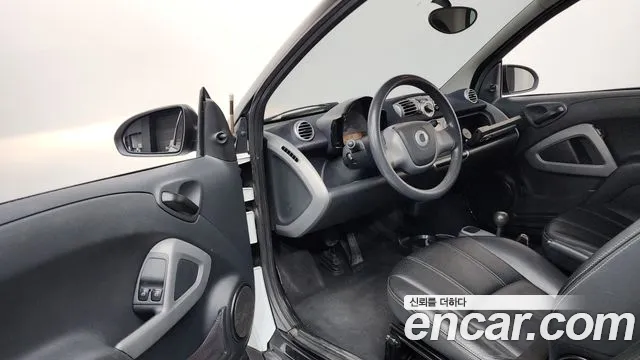 Smart Fortwo 2011 thumb 10