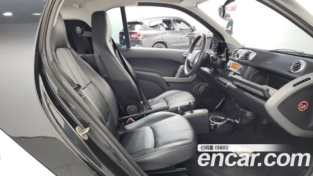 Smart Fortwo 2011 thumb 11
