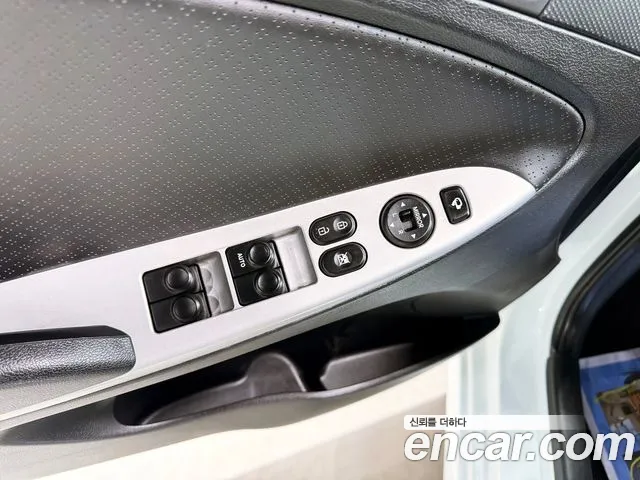 Hyundai Accent 2012 thumb 10