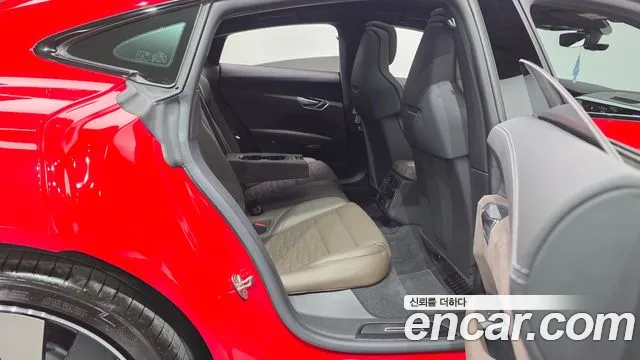 Audi e-tron GT 2022 thumb 11