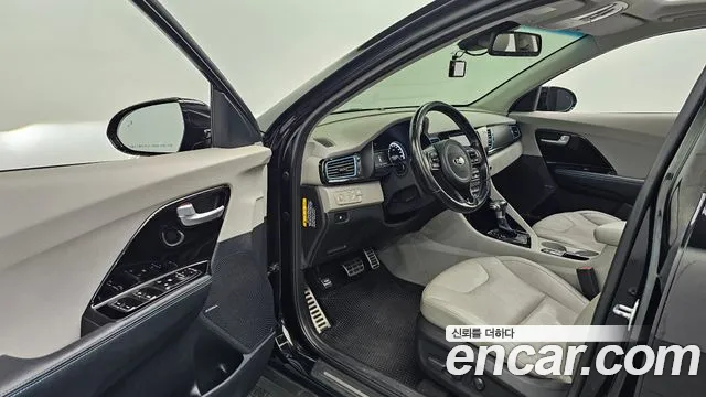 Kia Niro 2016 thumb 10