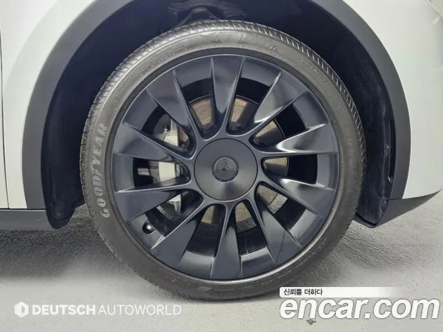 Tesla Model Y 2023 thumb 5
