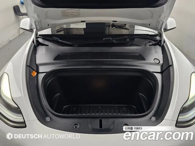 Tesla Model Y 2023 thumb 6