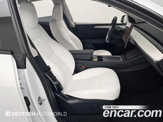 Tesla Model Y 2023 thumb 10