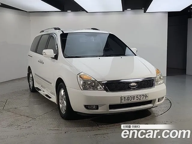Kia Carnival 2011 thumb 2