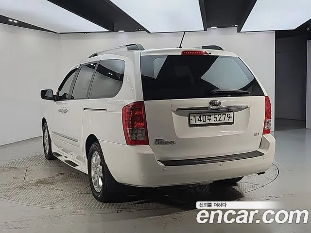 Kia Carnival 2011 thumb 3
