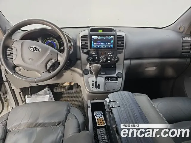 Kia Carnival 2011 thumb 5