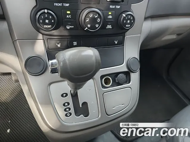 Kia Carnival 2011 thumb 8