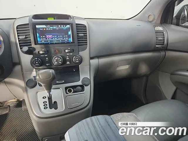 Kia Carnival 2011 thumb 10