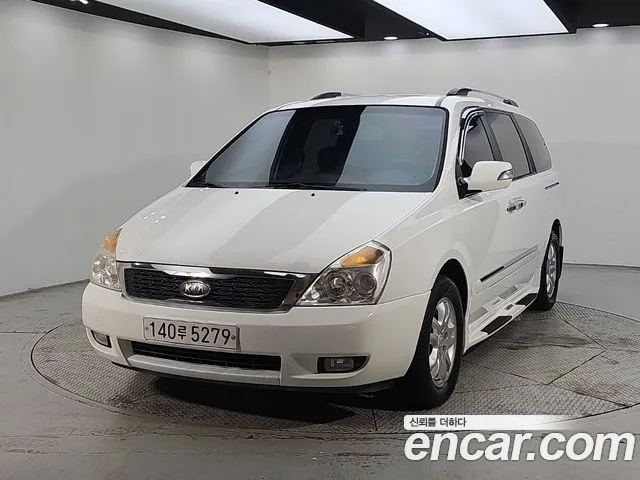 Kia Carnival 2011 thumb 12