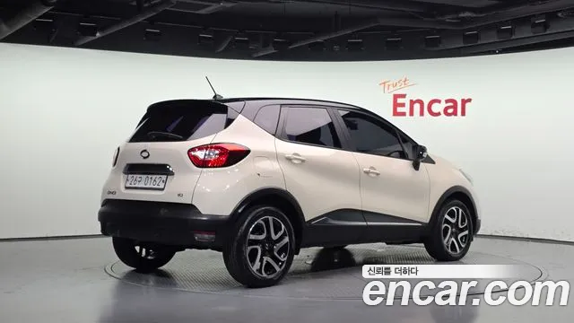 Renault-KoreaSamsung Captur 2016 thumb 2