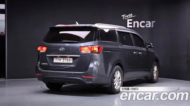 Kia Carnival 2015 thumb 2