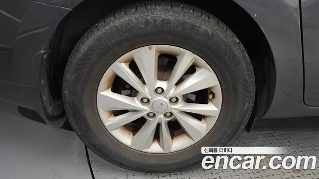 Kia Carnival 2015 thumb 5