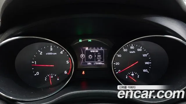 Kia Carnival 2015 thumb 8