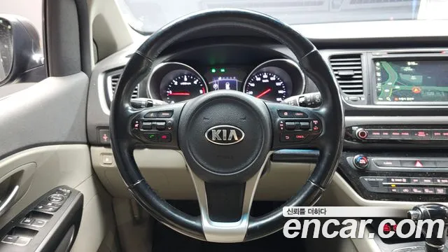 Kia Carnival 2015 thumb 12