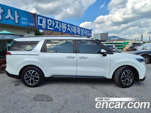 Kia Carnival 2021 thumb 3