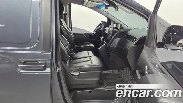 Hyundai Staria 2021 thumb 11