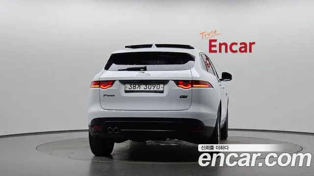 Jaguar F-Pace 2017 thumb 4