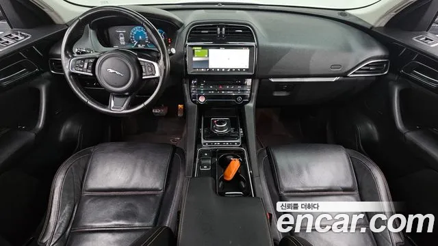 Jaguar F-Pace 2017 thumb 7