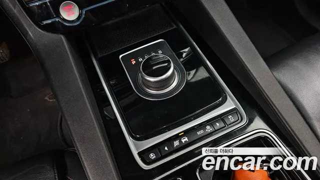 Jaguar F-Pace 2017 thumb 9