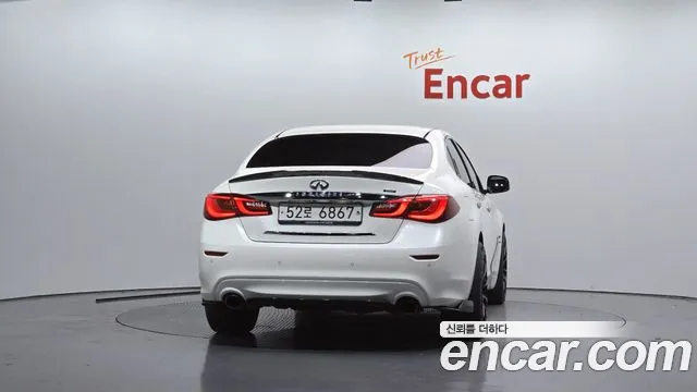 Infiniti Q70 2019 thumb 3