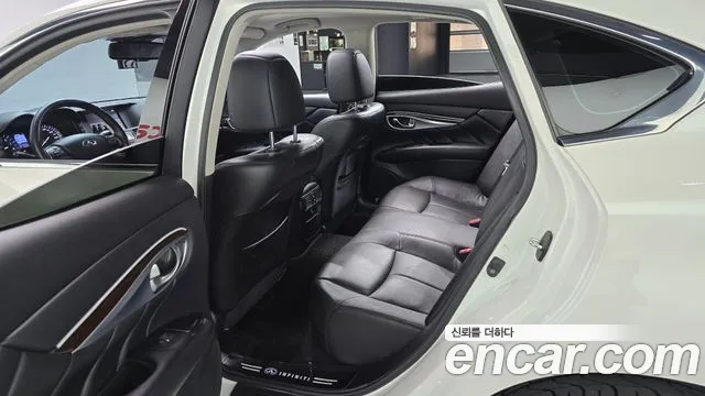 Infiniti Q70 2019 thumb 10