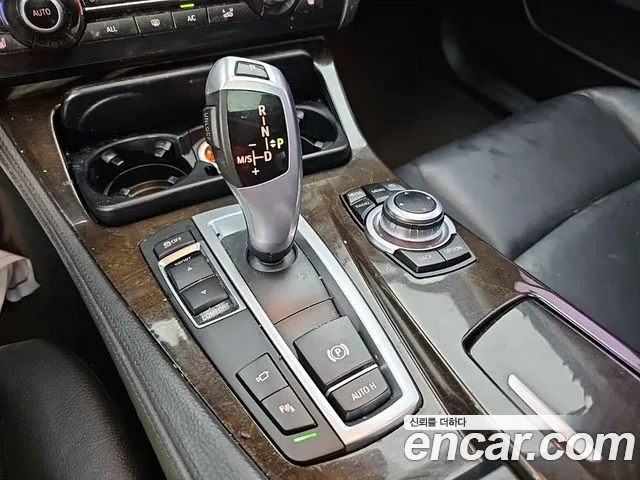 BMW 5-Series 2013 thumb 8