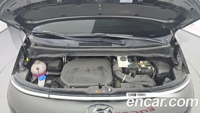 Hyundai Staria 2023 thumb 6