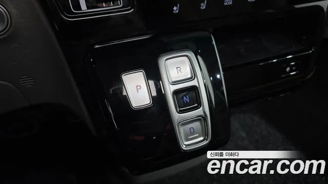 Hyundai Staria 2023 thumb 9