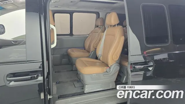 Hyundai Staria 2023 thumb 11