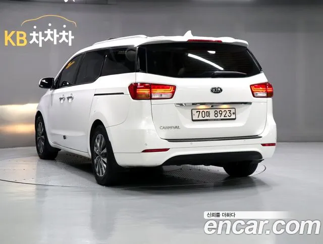 Kia Carnival 2014 thumb 4