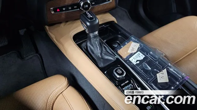 Volvo XC90 2018 thumb 9