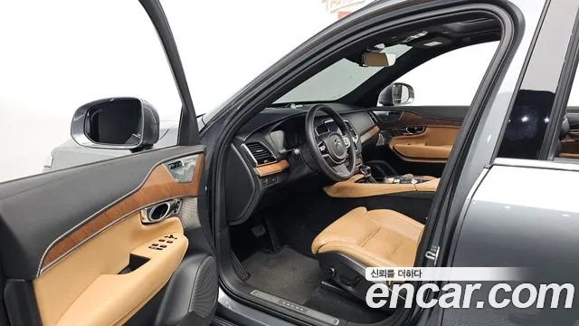 Volvo XC90 2018 thumb 10