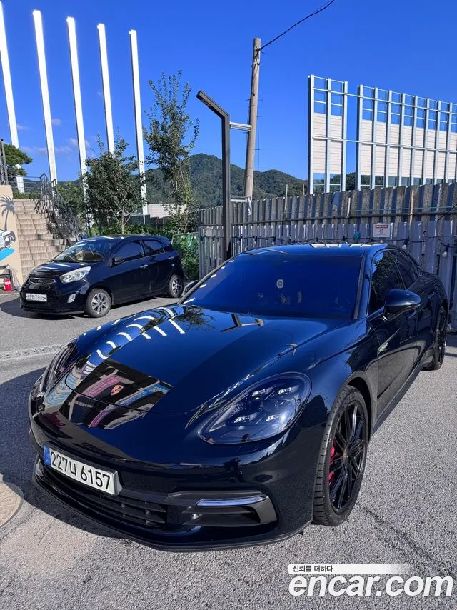 Porsche Panamera 2018 thumb 3