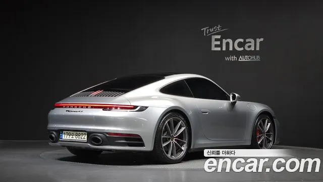 Porsche 911 2021 thumb 2