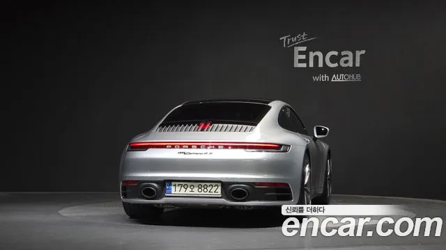 Porsche 911 2021 thumb 4