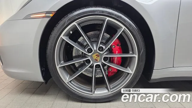 Porsche 911 2021 thumb 5