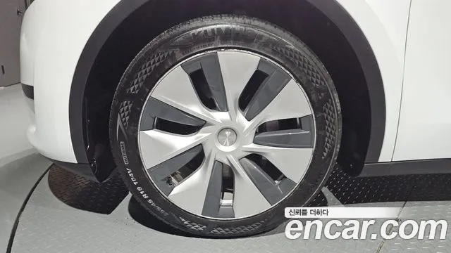 Tesla Model Y 2023 thumb 5