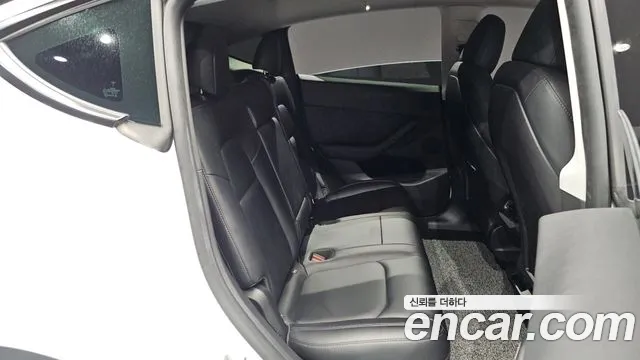 Tesla Model Y 2023 thumb 11
