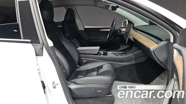 Tesla Model Y 2023 thumb 12