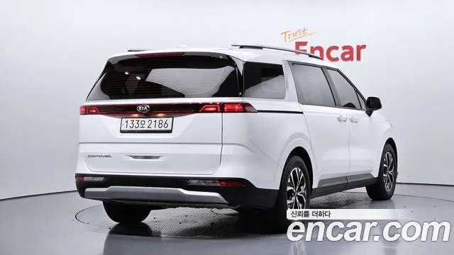 Kia Carnival 2021 thumb 2