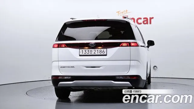 Kia Carnival 2021 thumb 4