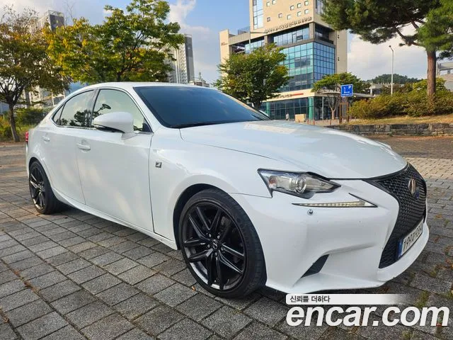 Lexus IS 2013 thumb 3