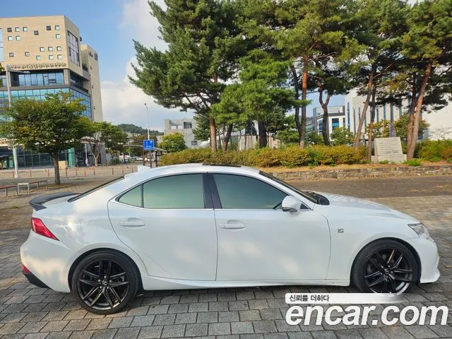 Lexus IS 2013 thumb 4