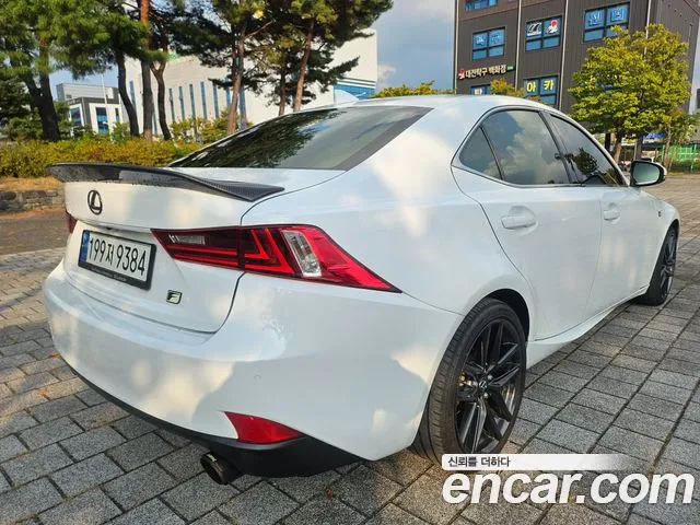 Lexus IS 2013 thumb 5